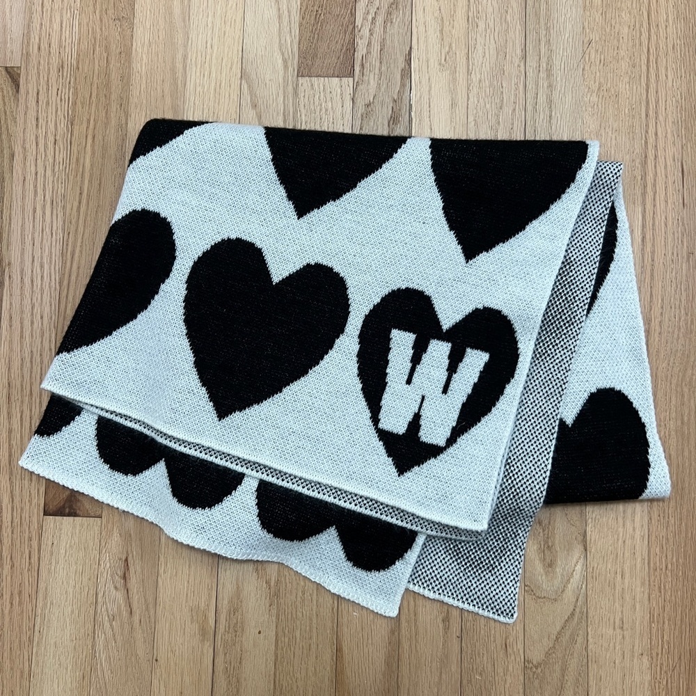 Baublebar Black Cream Wrapped In Love Custom Heart Blanket Letter W - Picture 2 of 6